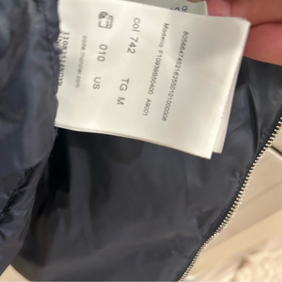 MONCLER High-Neck Knit-Sleeve
Padded Down Jacket Navy - Picture 6 of 6